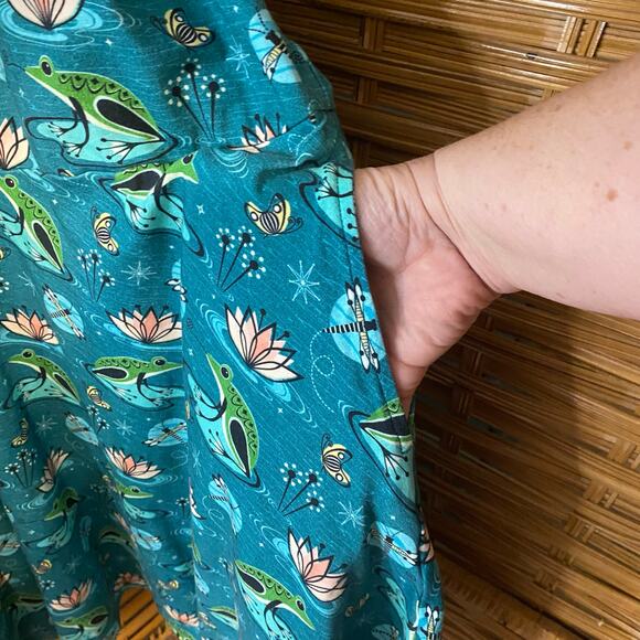 Princess Awesome Frog Pond Dress 32-34 Teal Lotus Frog Print Pockets plus size - Picture 5 of 9